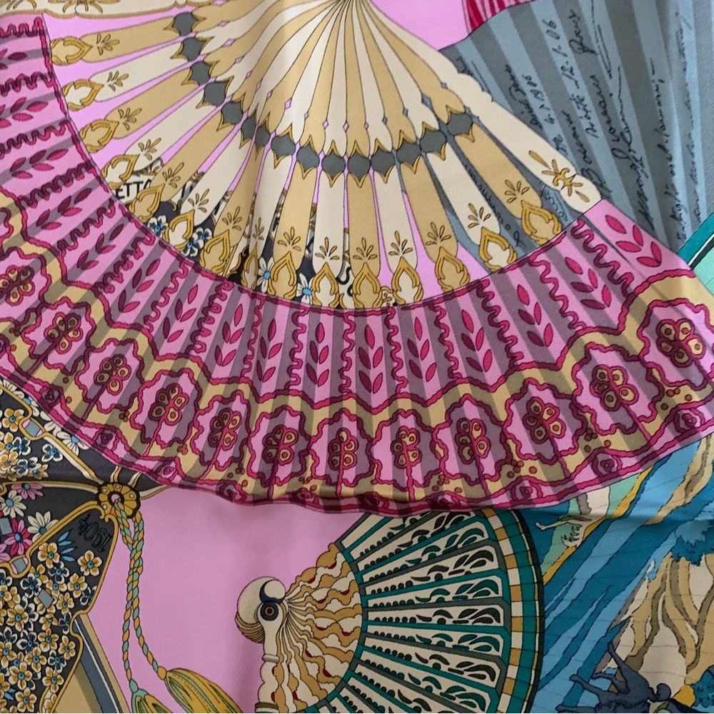Authentic Gucci Vintage Scarf 90cm Pink Eastern Fans Excellent Condition Silk - Picture 4 of 8